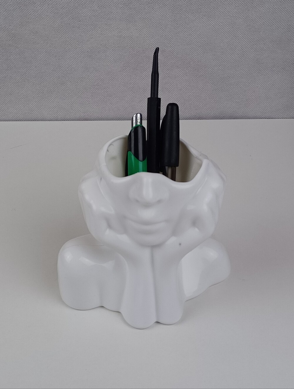 Cute Faces-Shaped Makeup Brush Pen Desktop Organizer Minimalist White Face
